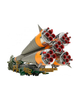 Модель ракеты и космического корабля Союз